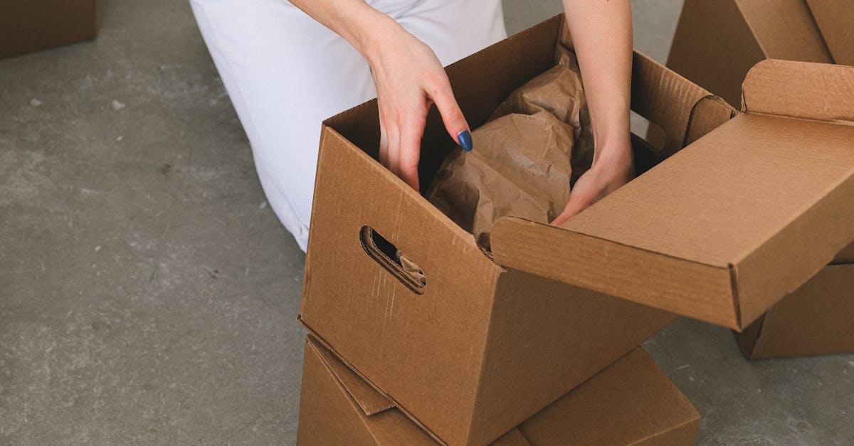 L'home staging contribuisce a creare un'atmosfera accogliente valorizzando ogni spazio con gusto e semplicità. Gli studi dimostrano che questo approccio può ridurre i tempi di commercializzazione fino al 30%, aumentando al contempo il valore percepito dell'immobile fino al 5-10%. L'obiettivo non è trasformare radicalmente lo spazio, ma conferire coerenza estetica e funzionale.