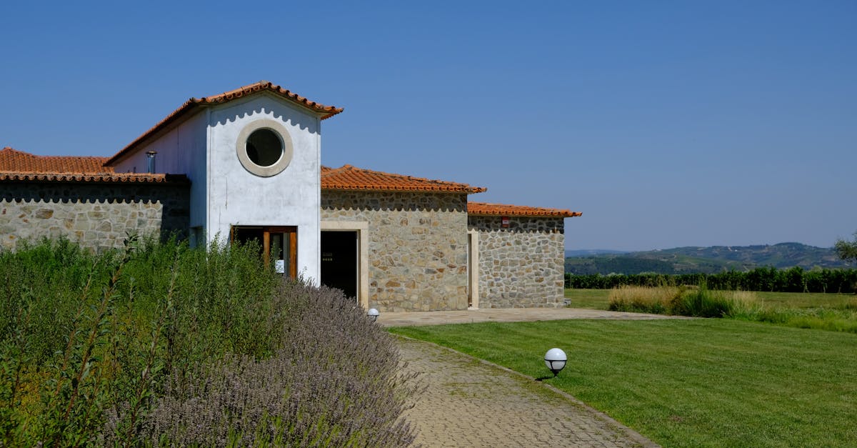 découvrez des propriétés rurales uniques qui allient charme et tranquillité. explorez notre sélection de maisons à la campagne, idéales pour une vie paisible loin de l'agitation urbaine.