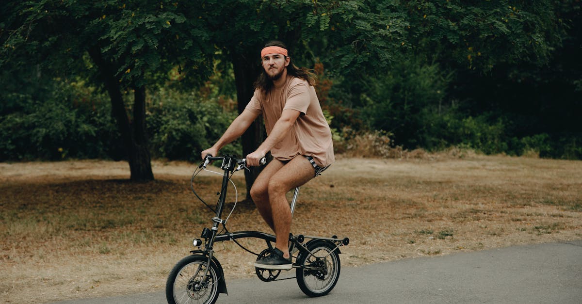 découvrez notre vélo d'exercice pliable, idéal pour un entraînement à domicile efficace et gain de place. profitez d'un design compact et d'un confort optimal pour atteindre vos objectifs fitness sans compromettre l'espace.