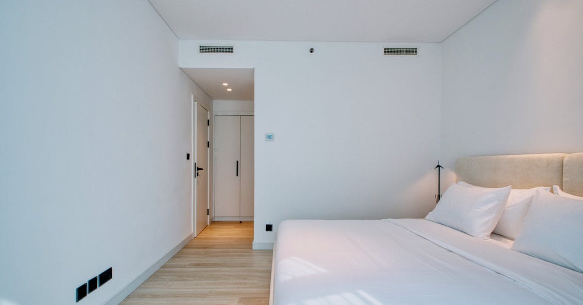 découvrez comment le home staging transforme votre intérieur en un espace attrayant et accueillant, augmentant ainsi la valeur de votre bien immobilier. apprenez des astuces et des techniques pour optimiser la présentation de votre maison et séduire les potentiels acheteurs.