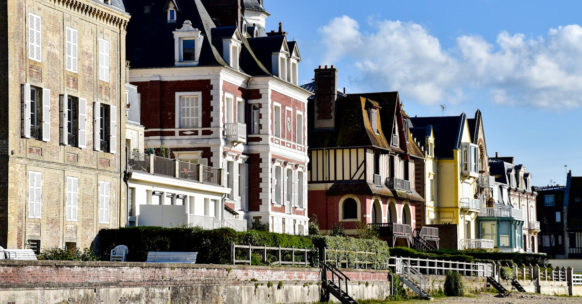 découvrez des maisons de luxe exceptionnelles, alliant élégance, confort et modernité. explorez notre sélection de propriétés haut de gamme et trouvez votre maison de rêve dans des emplacements prestigieux.