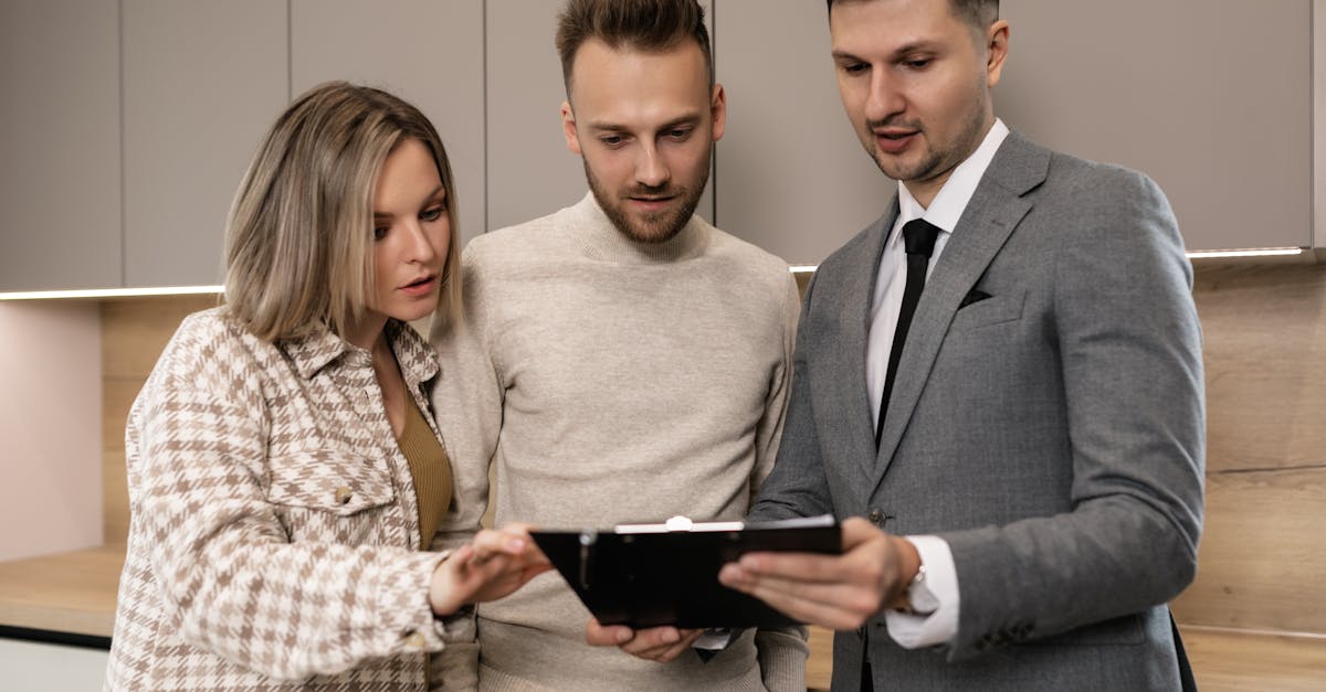 Prijsontwikkelingen in samenhang met de lokale vraag en stedelijke ontwikkelingsprojecten moeten zorgvuldig worden geanalyseerd. Bepaalde gebieden, die meer ondersteund worden door innovatieve infrastructuur of ambitieuze ontwikkelingsprojecten, bieden een groter ontwikkelingspotentieel. Het is verstandig om a