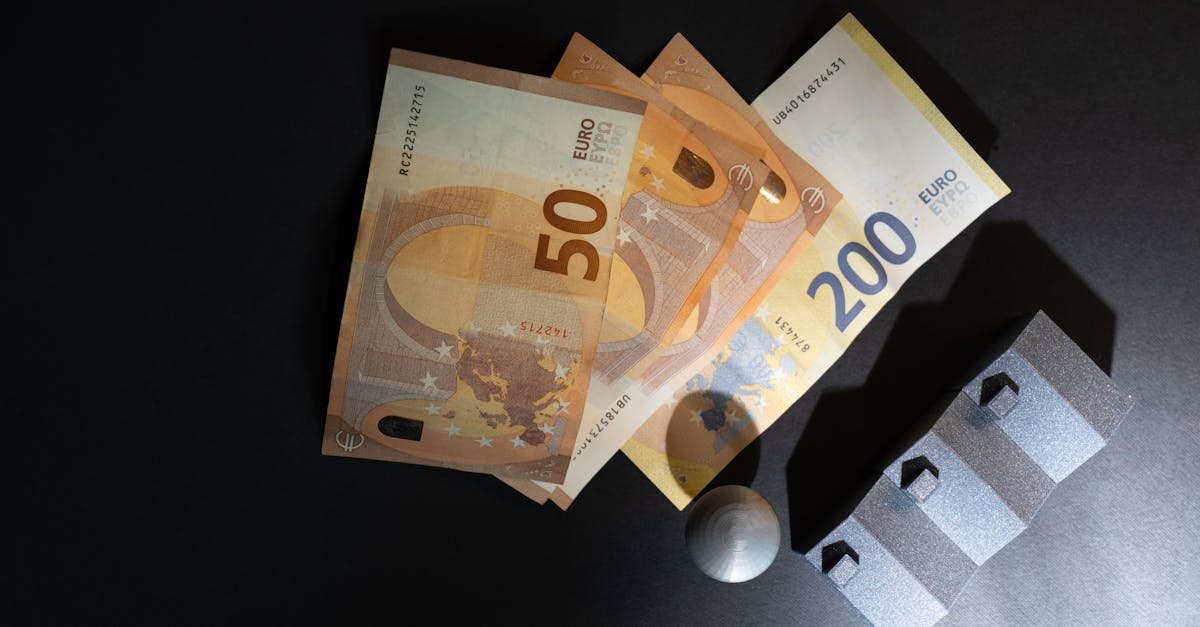 O depósito caução é a principal proteção do proprietário. Além desse depósito, garantias adicionais, como uma fiança bancária ou uma garantia Visale, podem ser exigidas. Essas soluções oferecem maior segurança contra o risco de inadimplência. 🔒 Garantia Visale: Programa gratuito para inquilinos elegíveis