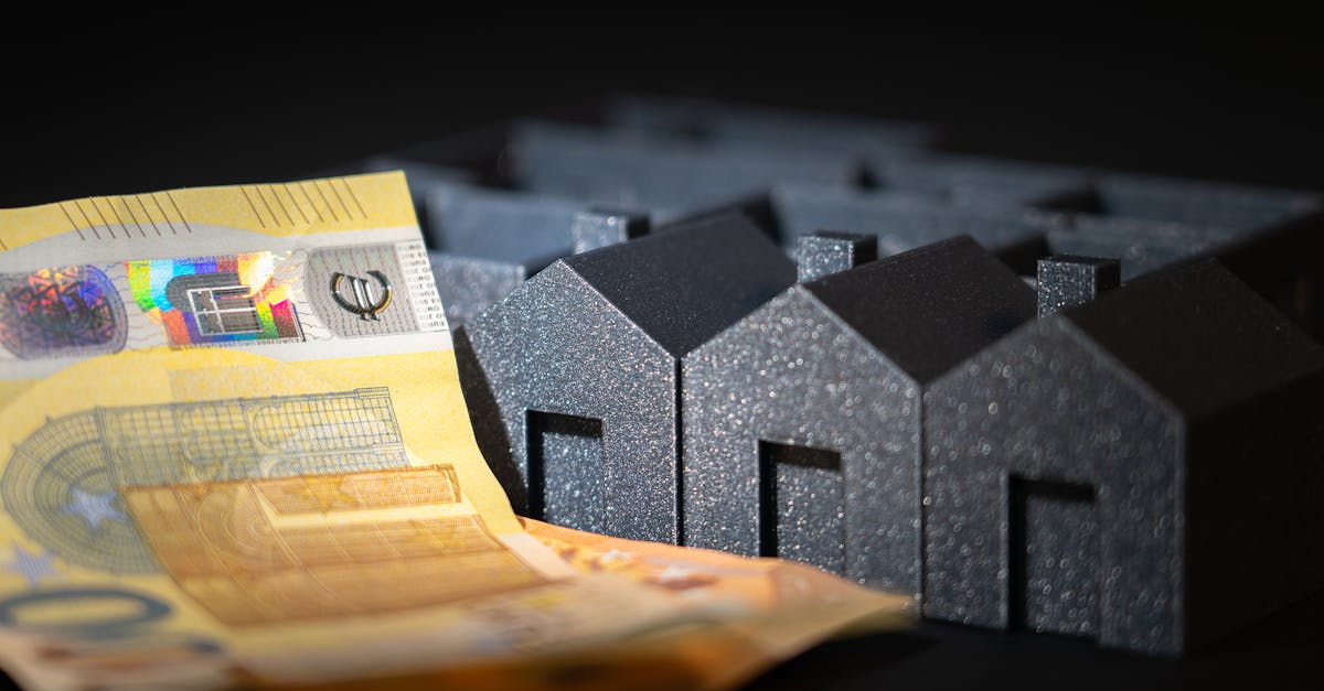 La rete Hexa Notaires è rinomata in Francia per la sua eccezionale competenza e la forte presenza locale. Questi professionisti esperti supportano il loro lavoro con strumenti digitali innovativi, come le piattaforme Safeguard Transactions e TrustSign, che modernizzano la gestione e la certificazione dei documenti. Notaires de France, da parte sua, continua a sviluppare soluzioni solide per rafforzare la fiducia in queste transazioni delicate. Il notaio esegue, in particolare: