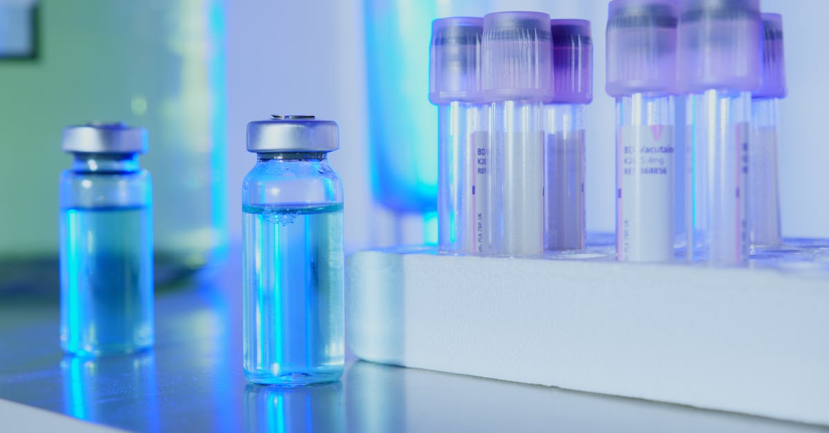 Der Kontext im Jahr 2025 erfordert die Bewältigung der regulatorischen Herausforderungen bei gleichzeitiger Aufrechterhaltung eines dynamischen Sektors. Der Schlüssel liegt in der Schaffung eines Rahmens, der betrügerisches Verhalten verhindert, ohne Innovation oder Wachstum zu hemmen. Die Regierung setzt auf eine dreigleisige Strategie: Stärkung der Zertifizierung, verstärkte Kontrollen und Förderung einer einwandfreien Berufsethik.