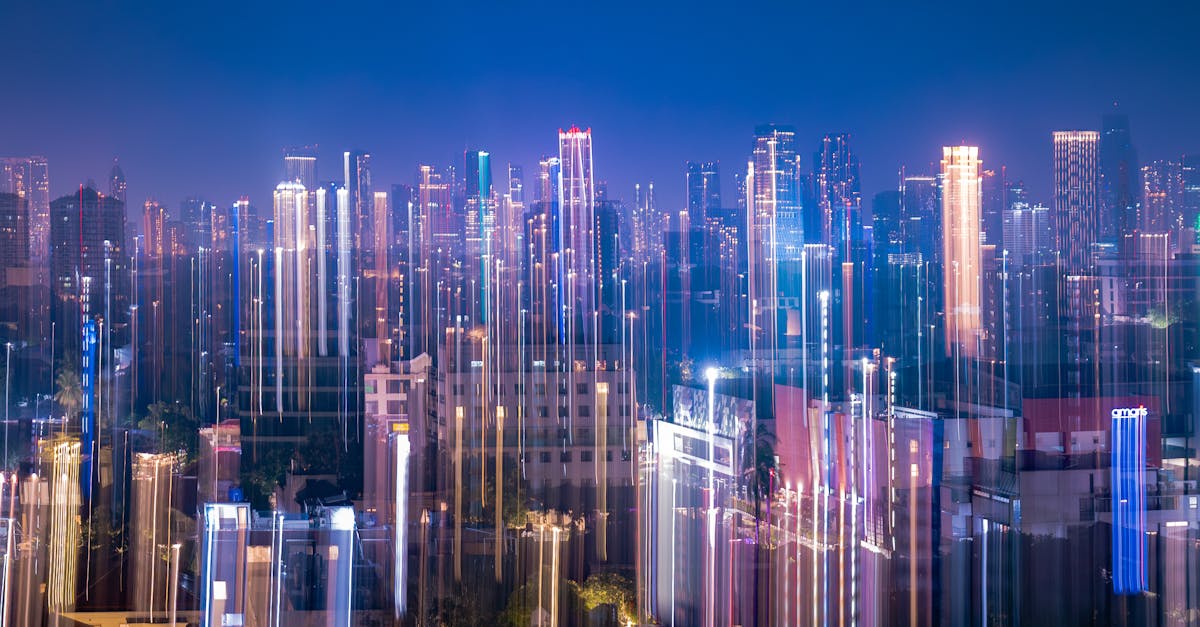 Fachleute in der Immobilien- und Gastronomiebranche erleben einen tiefgreifenden Wandel, der oft als subtil, aber höchst transformativ wahrgenommen wird. Hochwertiges Immobilien-Asset-Management wird dank der Integration von KI in 3D-Modellierung, automatisierte Bewertung und Markttrendprognosen intelligenter. Der Aufstieg vernetzter Häuser und intelligenter Gebäude verkörpert diese neue Realität: Gebäude, die künstliche Intelligenz integrieren, um Betrieb, Sicherheit und Energieeffizienz zu optimieren. Die Symbiose aus Innovation und Immobilienvermögen wird zu einem echten Differenzierungsmerkmal für diejenigen, die diese Rolle zu ihrem Vorteil nutzen.