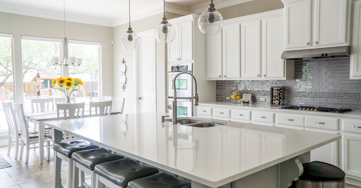 Transformeer uw huis met onze deskundige tips en trucs voor woningrenovatie. Ontdek hoe u uw huis kunt renoveren door stijl en functionaliteit te combineren en zo een leefruimte te creëren die uw persoonlijkheid weerspiegelt. Stand van zaken: De vastgoedmarkt en renovaties in 2025