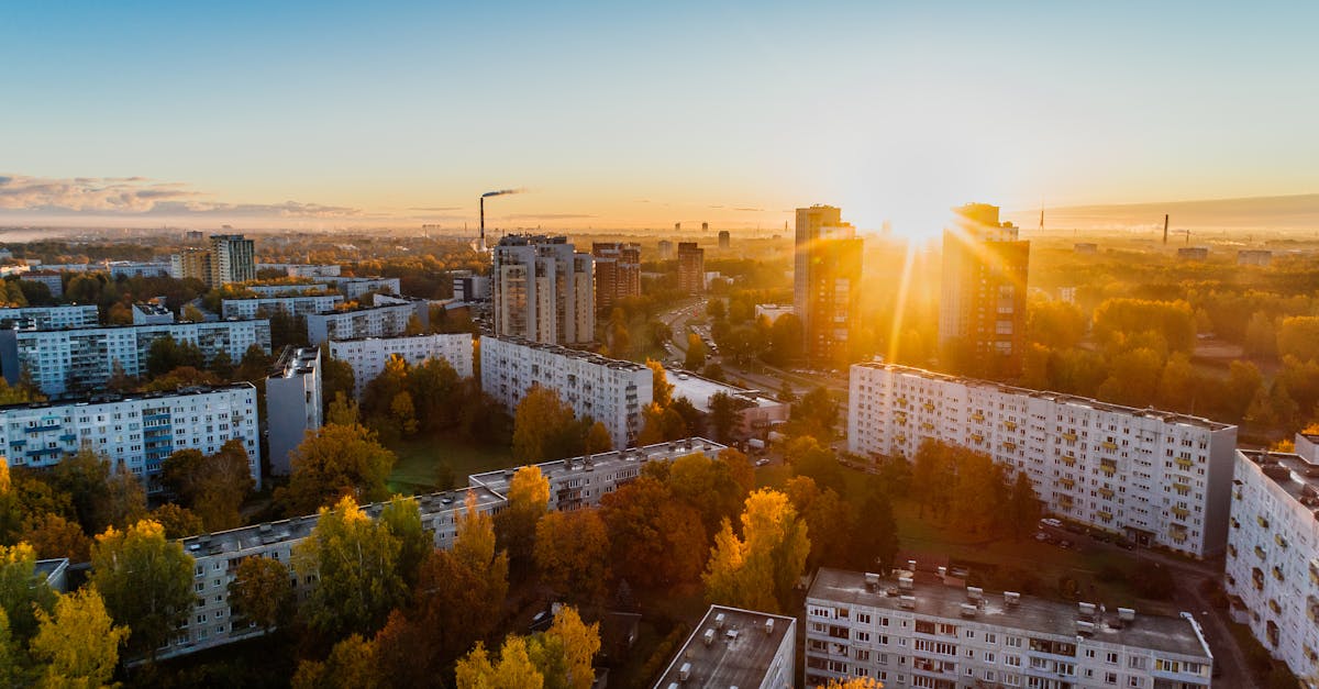 While artificial intelligence is not new in itself, its practical applications in the real estate sector will gain momentum in 2025. Orisha Real Estate, like other innovative players, is integrating it to automate and enhance each step of the process. For example, the ImmoWise tool, already tested by several partner agencies, automatically creates perfect multilingual listings, free of spelling errors. Similarly, AI-assisted photo editing and home staging solutions, planned for November, offer a new dimension to property promotion.