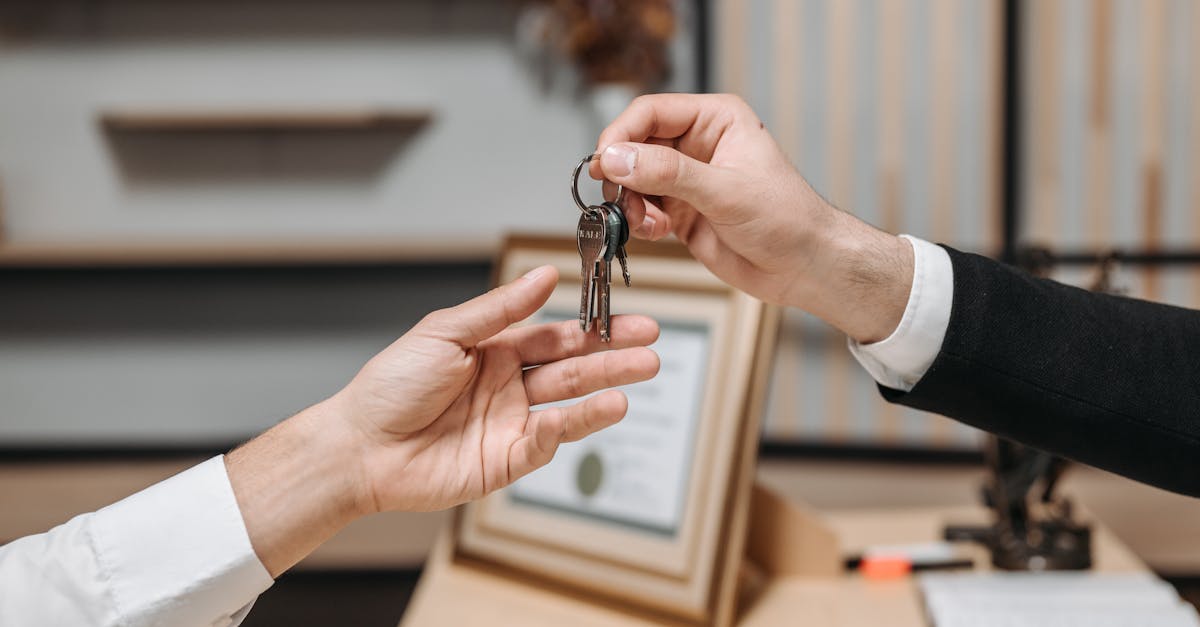 découvrez le métier de courtier immobilier : conseils, missions et avantages pour faciliter l'achat, la vente ou la location de vos biens immobiliers.
