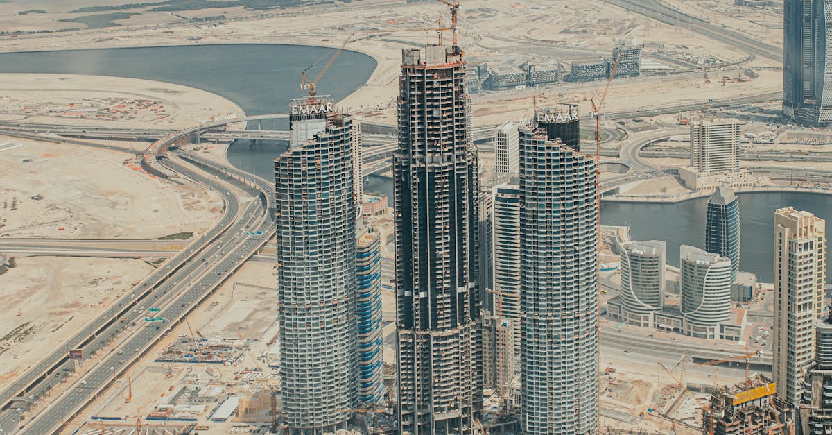 Entdecken Sie innovative Strategien zur Immobilienrevitalisierung, die veraltete Stadträume in dynamische und attraktive Gemeinden verwandeln. Entdecken Sie die positiven Auswirkungen auf die lokale Wirtschaft und die Lebensqualität der Bewohner.