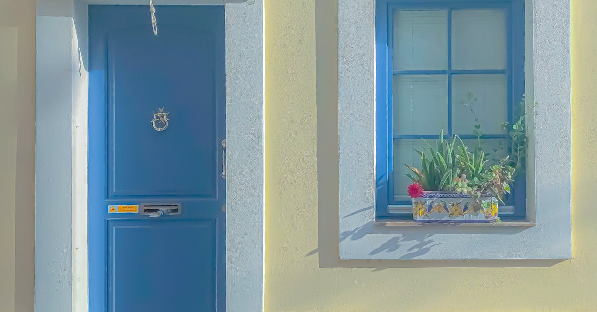 Mais do que uma casa, uma casa de pedra é um patrimônio vivo, oferecendo um potencial real de investimento a longo prazo. Seu apelo para compradores com apreço pela história e charme atemporal ajuda a preservar o valor dos ativos imobiliários. De acordo com vários estudos, essas construções desfrutam de maior valorização no mercado local, particularmente na Provença, Normandia e Bretanha. A Casa de Pedra oferecida pela Maisons Pierre é particularmente atraente por suas qualidades estéticas e durabilidade. No mercado imobiliário, isso constitui um ativo real que pode incentivar vendas a um preço mais alto, ao mesmo tempo que promove a transferência do patrimônio. Certos projetos de renovação ou ampliação de interiores aumentam o valor geral de uma construção existente, principalmente pela incorporação de elementos de pedra antigos ou pela opção por uma nova construção em pedra contemporânea. Em suma, construir com pedra confiável significa investir em uma propriedade única e durável, capaz de durar décadas, adaptando-se às mudanças do mercado. Critérios de Avaliação