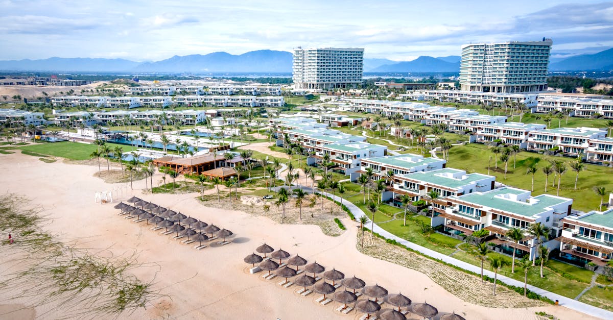 The Advantages of Specialized Platforms Such as Abritel, Airbnb, and Booking.com in 2025