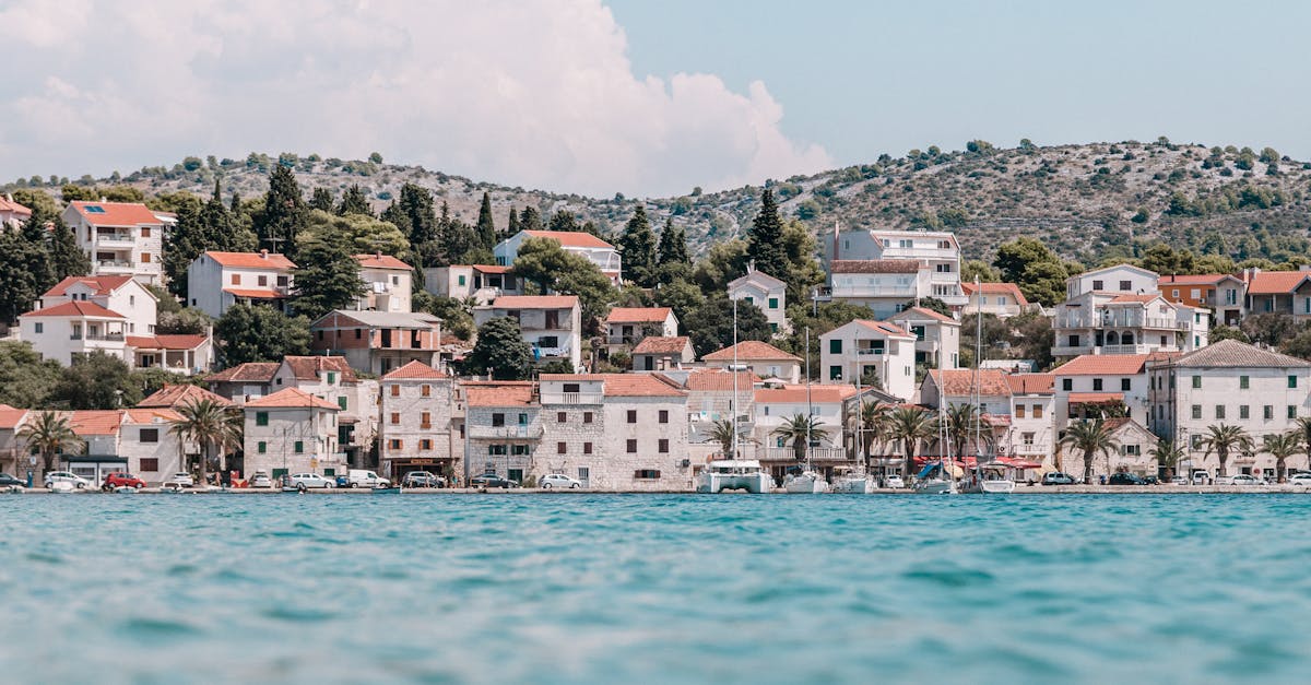 découvrez un large choix de locations de vacances pour tous les goûts et budgets : maisons, appartements, villas et plus encore. trouvez votre séjour idéal et réservez dès maintenant pour vivre des vacances inoubliables.