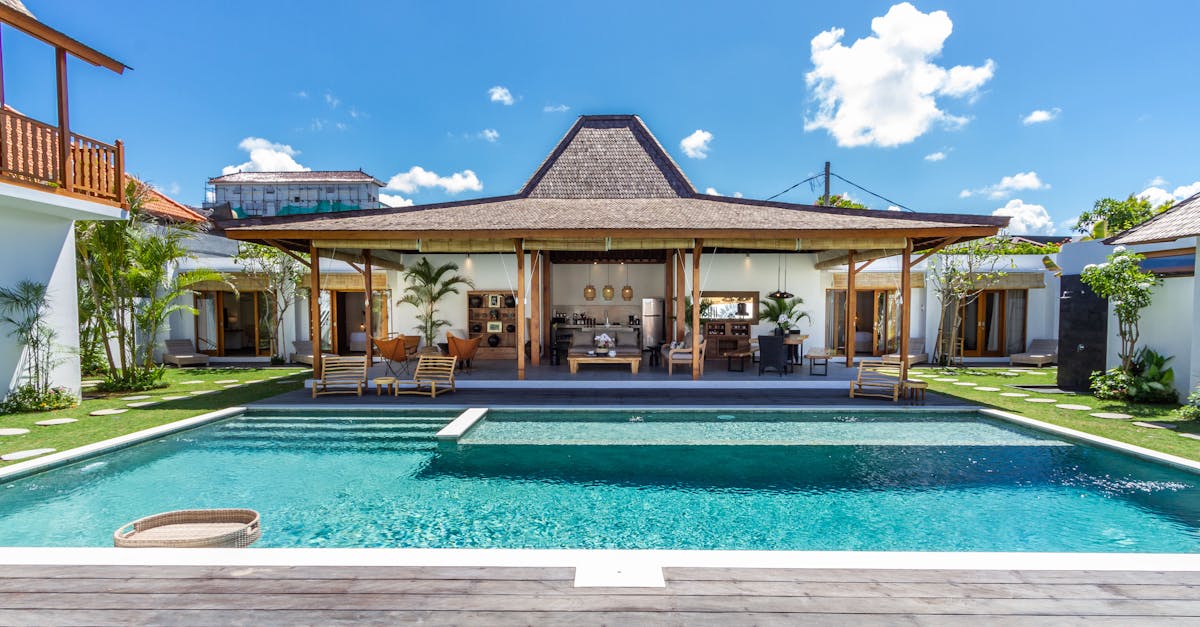 Descubra nossos aluguéis de vilas de luxo para férias inesquecíveis. Escolha entre uma seleção exclusiva de vilas com piscina, vista para o mar e todo o conforto para a sua estadia ideal.